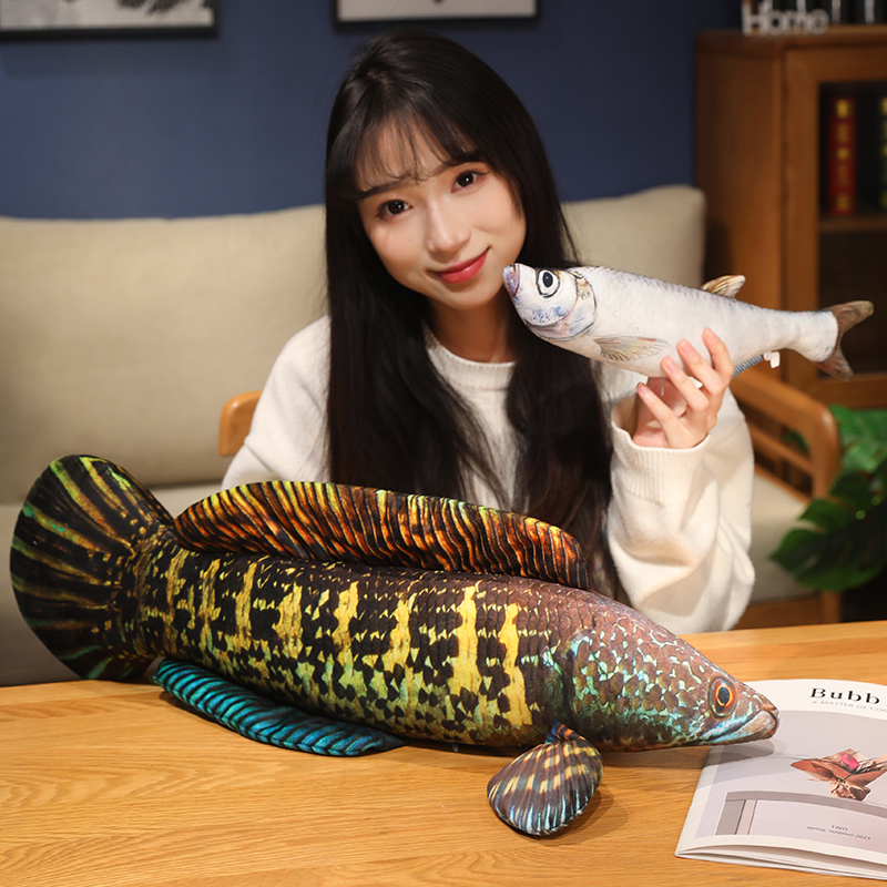 新しいリアルな海の魚ピラニアぬいぐるみ、本物そっくりのトラウ - Aquarium Fish Rainbow のレビューと価格